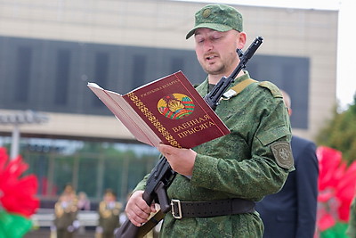 В Гомеле военнообязанные территориальных войск приняли присягу