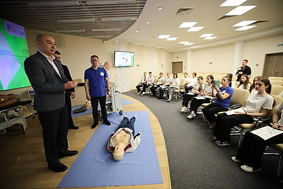 Стартовал проект \"Запусти сердце\". Десятиклассников по всей стране будут учить доврачебной помощи