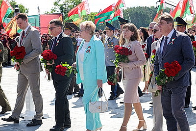 Символ мужества и гордости народа. Торжества по случаю Дня Независимости проходят на Кургане Славы