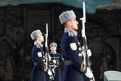 Турчин возложил венок к монументу Независимости в Ташкенте