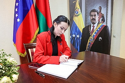 В посольстве Венесуэлы в Минске открыта книга соболезнований