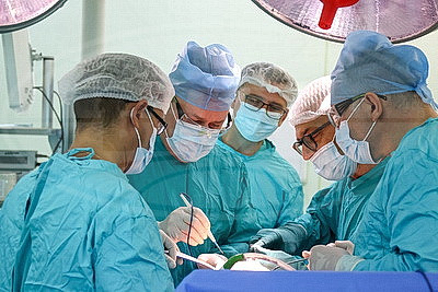 Инновационный подход на практике. Ведущие ортопеды Беларуси и Швейцарии провели уникальную операцию