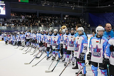 В хоккей играют не только мужчины. Всемирный женский хоккейный матч прошел в Минске