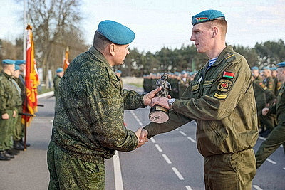 В Бресте более 300 десантников-срочников уволили в запас