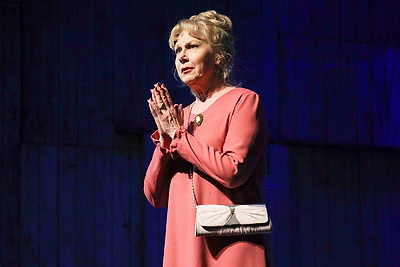 Спектакль \"Земля Эльзы\" прошел в Белорусском государственном молодежном театре