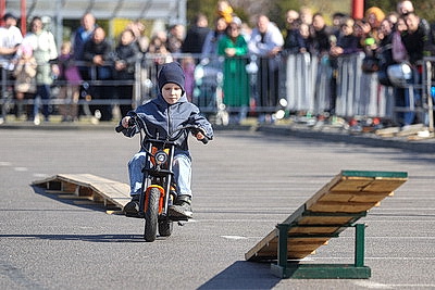 Рев мотора, блеск хрома и невероятная скорость. В Бресте торжественно открыли мотосезон-2026