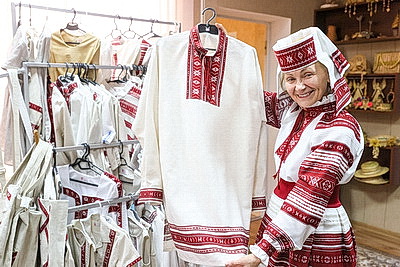 Дизайнерский наряд с кодом предков. Костюмы Малоритского строя вписались в современный гардероб