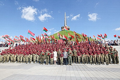 Символ мужества и гордости народа. Торжества по случаю Дня Независимости проходят на Кургане Славы