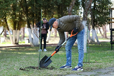 Республиканский субботник: команда БЕЛТА помогла навести порядок в социальном пансионате \"Малиновка\"
