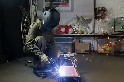 Расширяя границы возможного. Женщина-кузнец превращает металл в произведения искусства