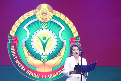 Профессия помогать. В Минске наградили лучших работников соцзащиты