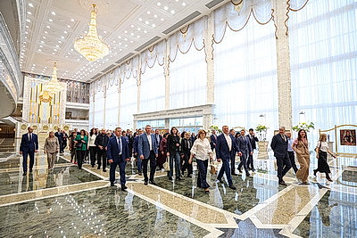 Представители предприятий-резидентов и сотрудники администрации СЭЗ \"Минск\" посетили Дворец Независимости