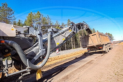 В Лепельском районе идет реконструкция автодороги Р46