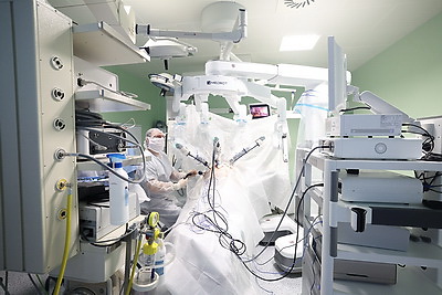 Роботический комплекс для операций запустили в МНПЦ хирургии, трансплантологии и гематологии