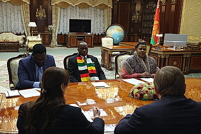 Лукашенко встретился с председателем Сената Зимбабве