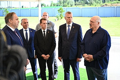 Лукашенко посетил хозяйство, где разводят красную породу коров