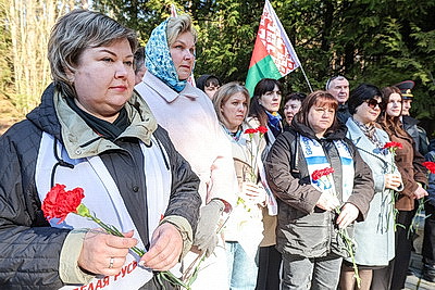 Нельзя предать забвению. В Глубокском районе почтили память погибших жителей сожженных деревень