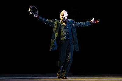 Премьеру комедии \"Особо опасные пенсионеры\" представил театр им. М.Горького