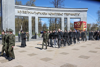 Торжественная отправка новобранцев на срочную военную службу прошла в Минске и регионах Беларуси
