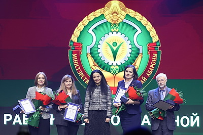 Профессия помогать. В Минске наградили лучших работников соцзащиты