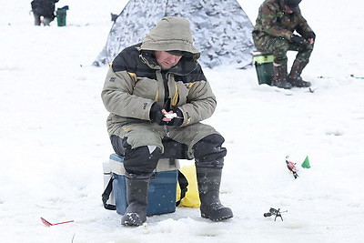 Клевое место! Зимняя рыбалка на Фатинском заливе в Могилеве
