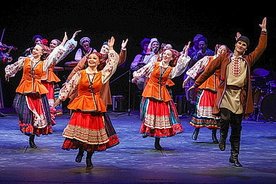 Новую театрализованную программу \"Масленка\" представил хореографический ансамбль \"Хорошки\"