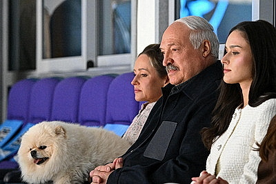 Лукашенко с трибуны \"Минск-Арены\" наблюдает за хоккейным поединком \"Динамо-Минск\" и московского \"Динамо\"