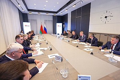 В Пскове прошла рабочая встреча Крутого с руководством российского региона