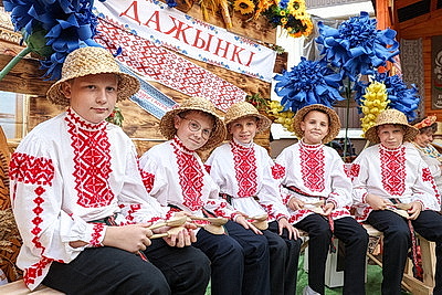 \"Дажынкі-2026\". Фестиваль-ярмарка тружеников села проходит в Барановичском районе