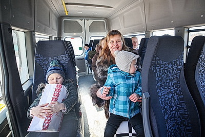 Мамина мечта исполнилась. Многодетной семье из Вилейского района подарили автомобиль