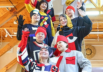 Вдохновились местными художниками. Витебские мастерицы создали коллекцию одежды в духе супрематизма