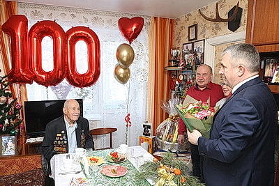 В Гомеле поздравили ветерана ВОВ Николая Касперовича с 100-летним юбилеем