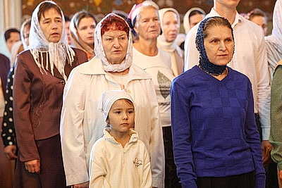 Православные верующие отмечают Яблочный Спас