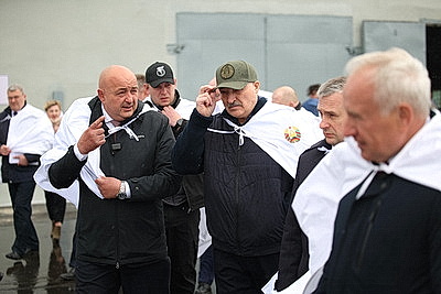 Лукашенко совершил рабочую поездку в Петриковский район