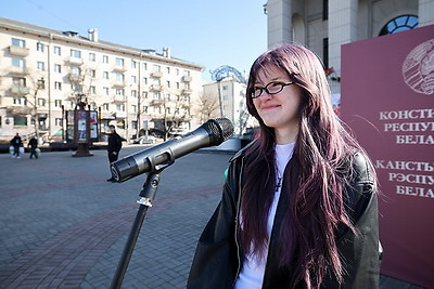 Моя страна. Мое будущее. Минская молодежь поздравила горожан с Днем Конституции