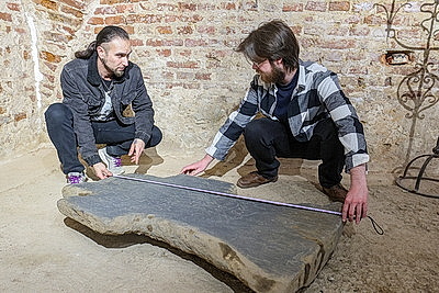 Каменный крест XVII века обнаружили в Витебском районе во время земляных работ