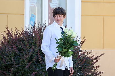 Последние звонки для выпускников 9-х и 11-х классов прозвенели по всей Беларуси