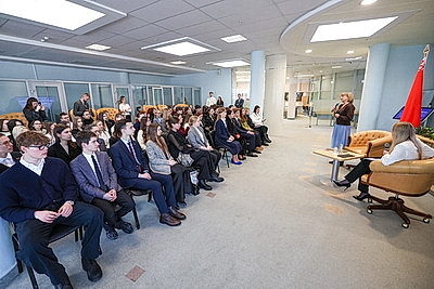 \"Неслучайные встречи\". Председатель БСЖ встретилась со студентами