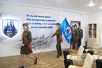 \"Воспитать внутренний стержень\". Чему научат школьников в новом военно-патриотическом клубе \"АрмАдА\"