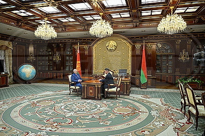 Лукашенко заслушал доклад Кухарева о ситуации в Минске