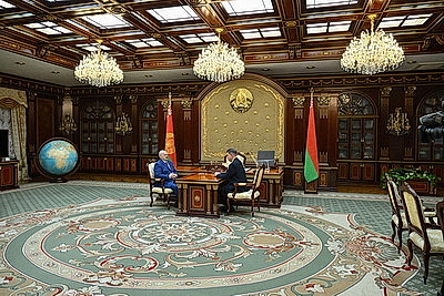 Лукашенко заслушал доклад Кухарева о ситуации в Минске