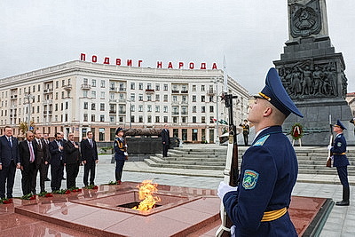 Парламентская делегация Пакистана возложила венок к монументу Победы в Минске