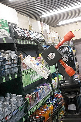 Робот-продавец появился на заправке под Гомелем