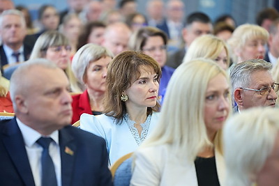 \"Важно опираться на людей и вместе решать вопросы\". Работу депутатов обсудил Сергеенко с активом Гродно
