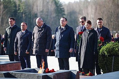 \"Пусть скорбь и печаль обернутся в мужество ваше и силу\". В Хатыни проходит всенародная вахта памяти