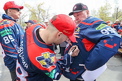 Один завод - одна команда. \"Металлург\" вновь привез Кубок Президента на БМЗ