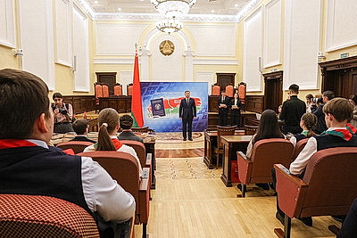 Всебелорусская акция \"Мы - граждане Беларуси!\" стартовала в Конституционном Суде