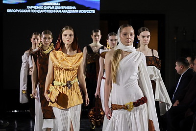 \"Созвездие\" зажигает звезды. Показ мод молодых дизайнеров прошел в лицее БГУ