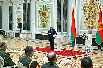 Лукашенко в преддверии священного праздника Дня Победы вручил государственные награды