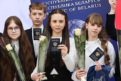 Первые паспорта гражданина Беларуси вручили детям сотрудников прокуратуры